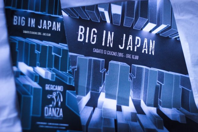 Programma di sala e locandina dettaglio Big in Japan - Bergamo Danza - Memory Slash Vision studios